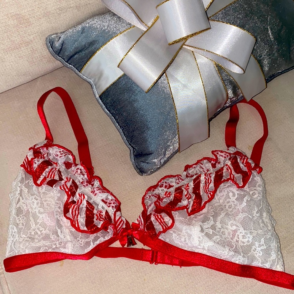 Victoria’s Secret - size M vintage holiday bralette with jingle bell